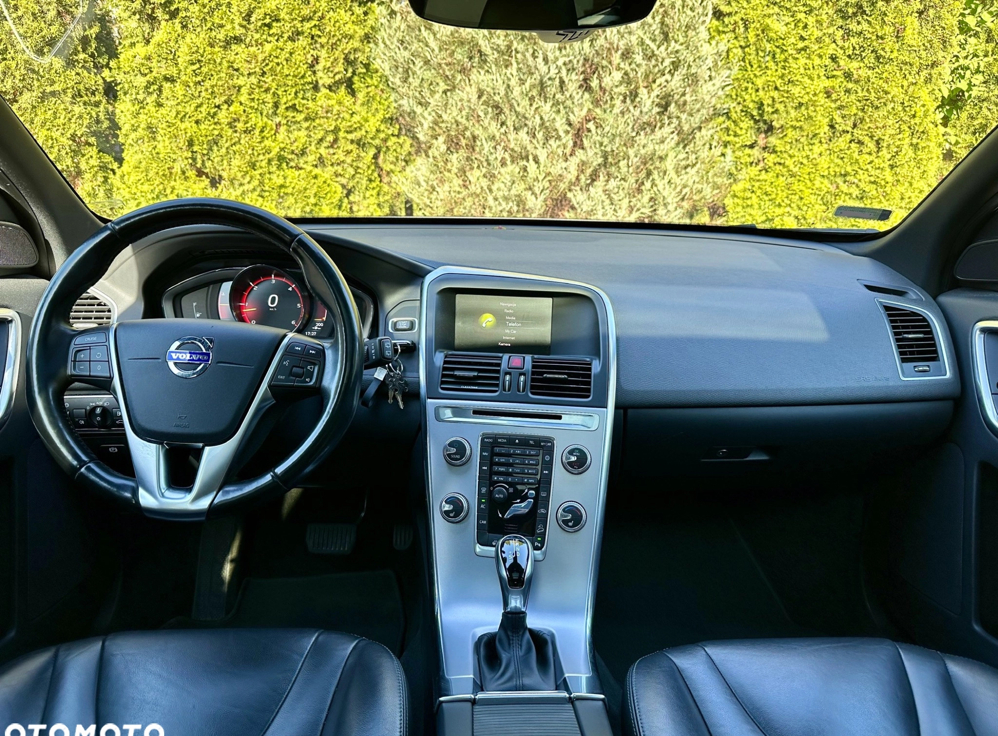 Volvo XC 60 cena 125000 przebieg: 159900, rok produkcji 2017 z Warszawa małe 497
